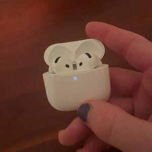 Apple Airpods 4 (noise cancelling)